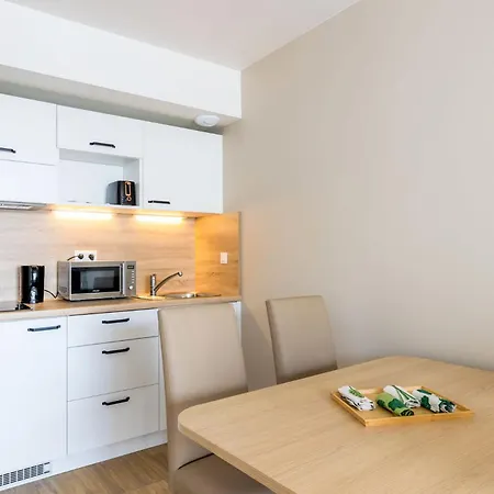 Ovelia - Le Carre Madeleine *