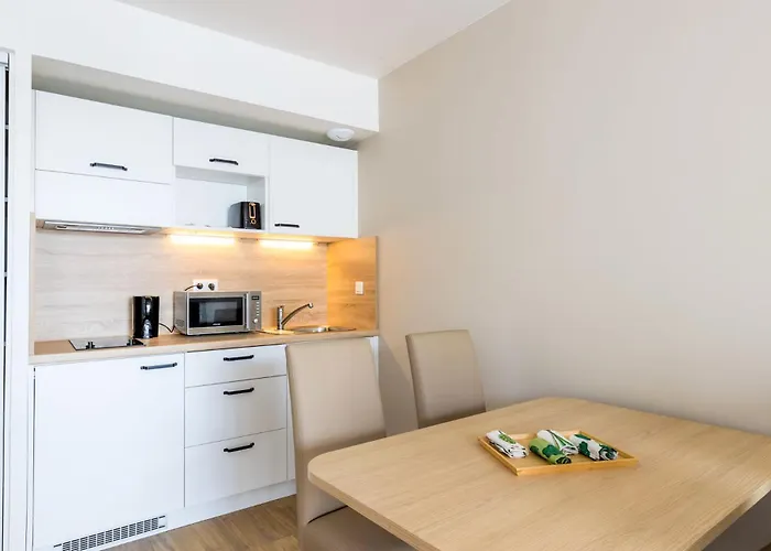 Ovelia - Le Carre Madeleine *